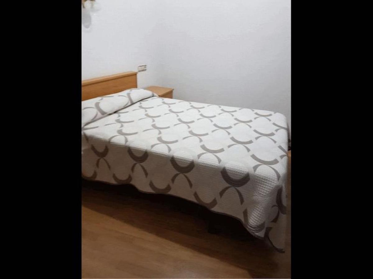 Room In Lodge - Double And Single Room - Pension Oria 2 Luarca Exterior photo