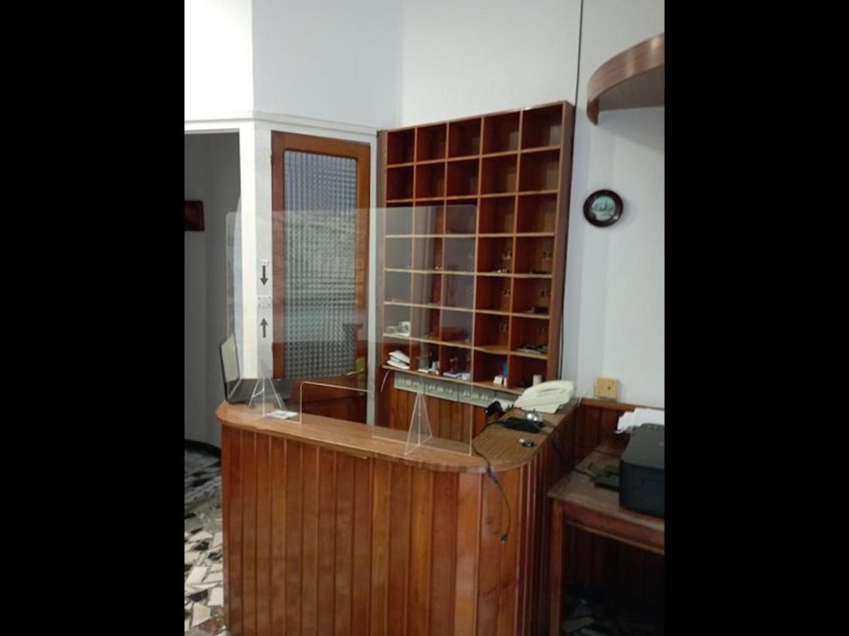 Room In Lodge - Double And Single Room - Pension Oria 2 Luarca Exterior photo