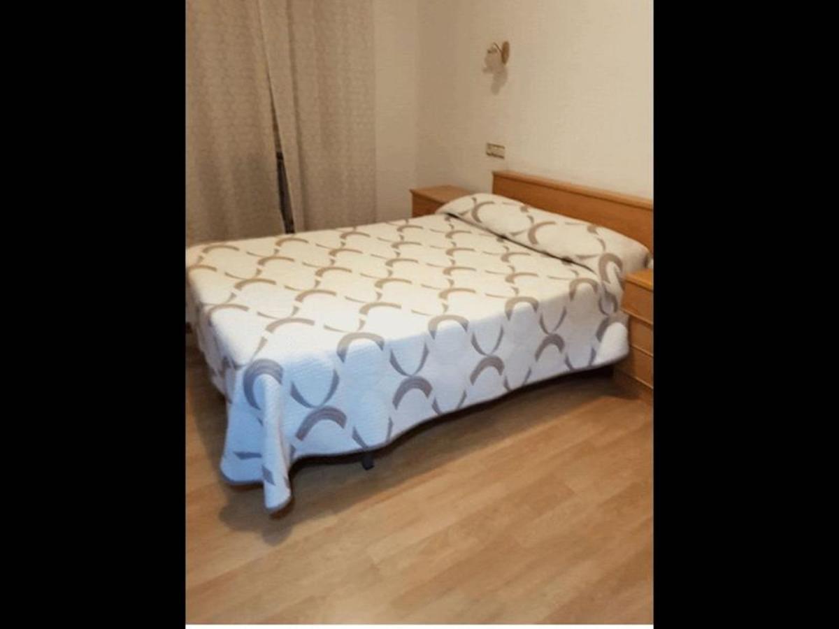 Room In Lodge - Double And Single Room - Pension Oria 2 Luarca Exterior photo